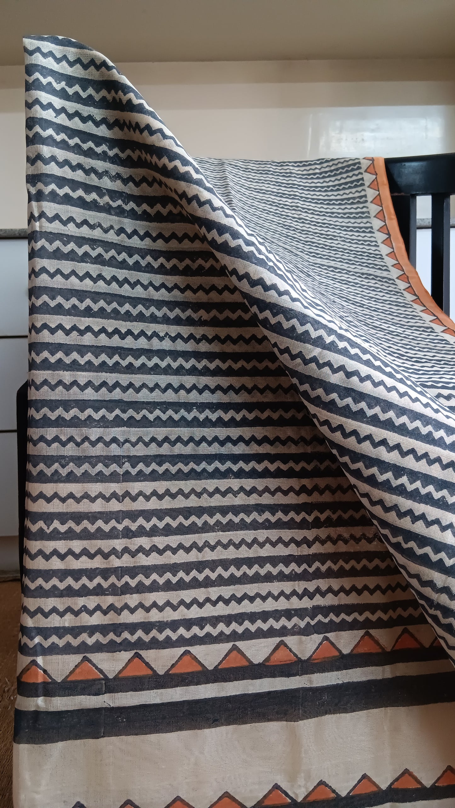 Black and white silk cotton saree (SC6-307)