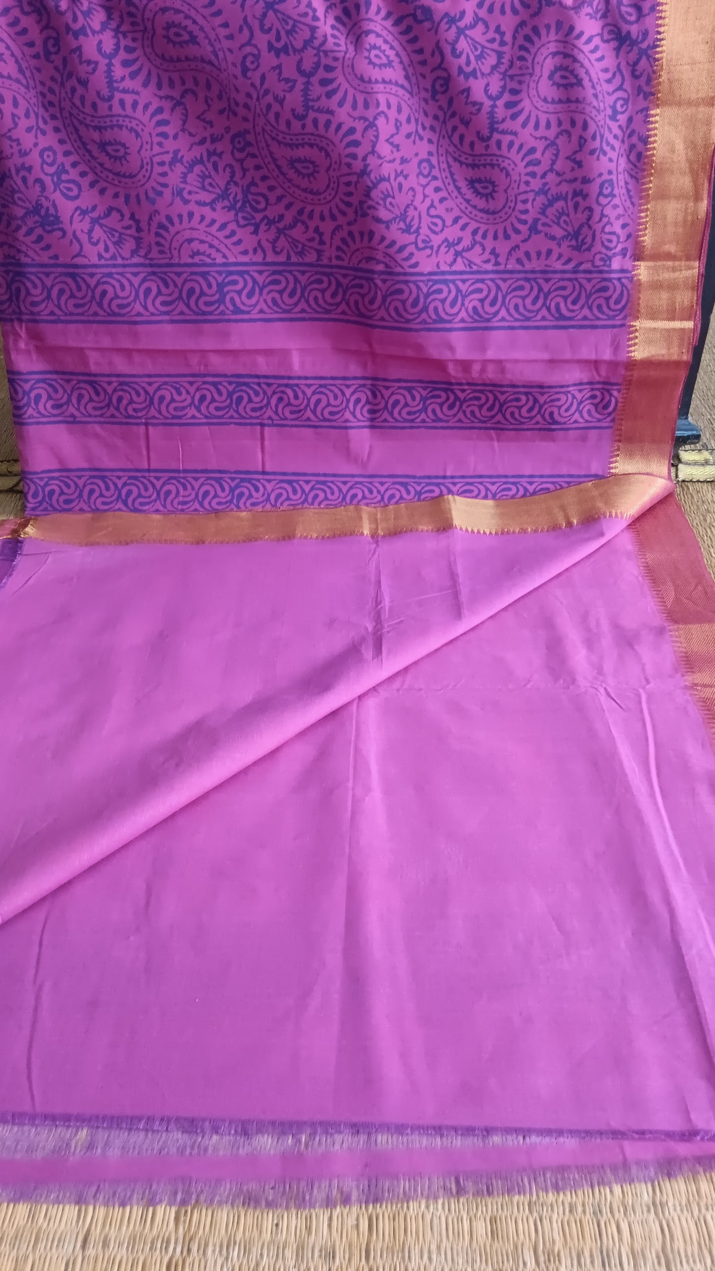 View from the top of the plain blouse of a daily wear pink Mangalgiri cotton saree