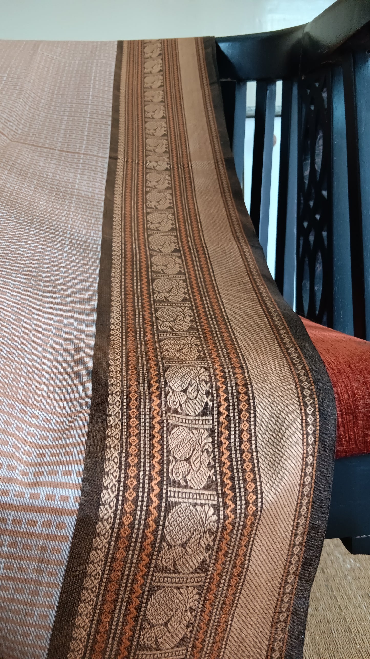 Beige thread border cotton saree (DW-122)