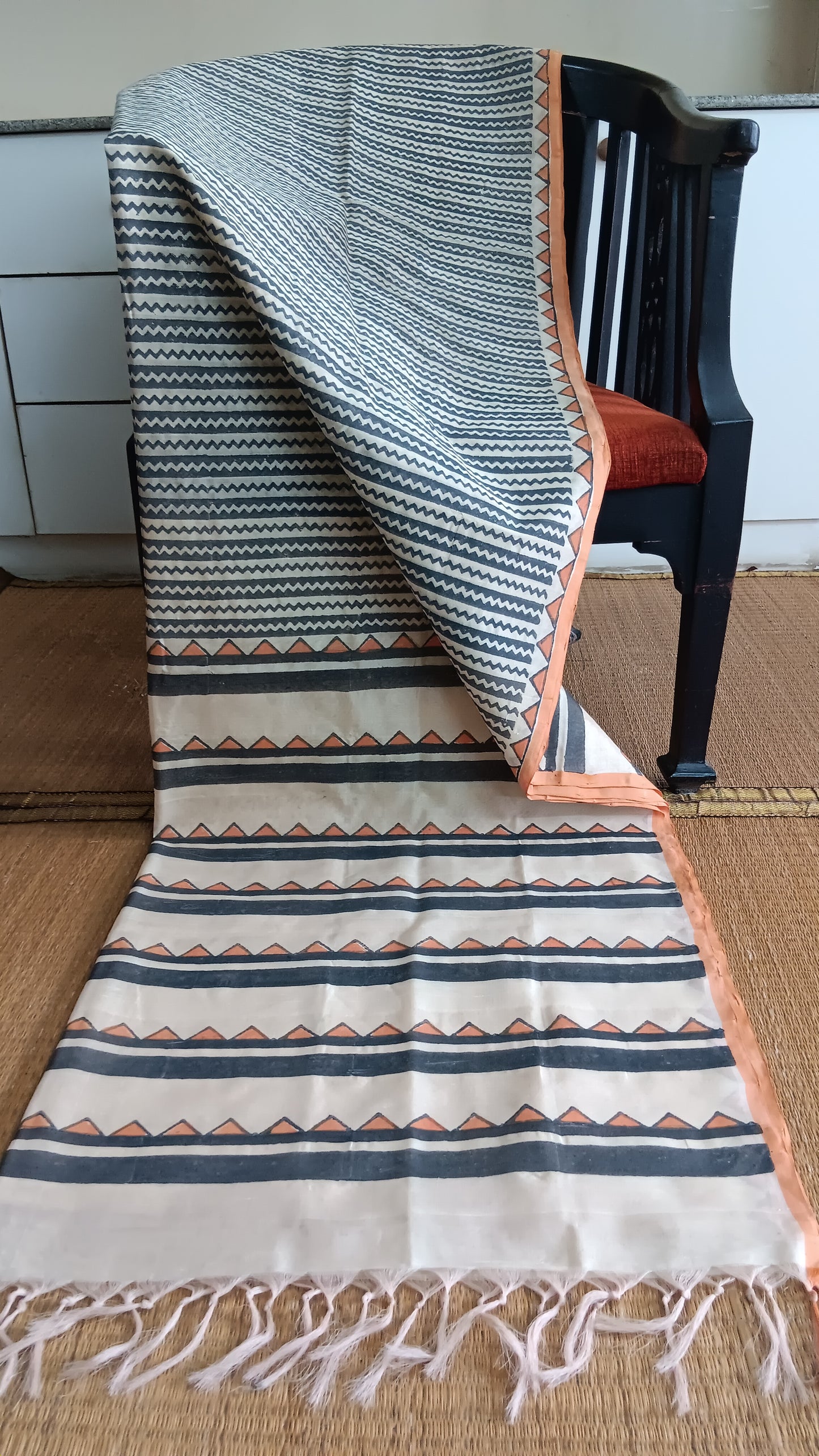 Black and white silk cotton saree (SC6-307)