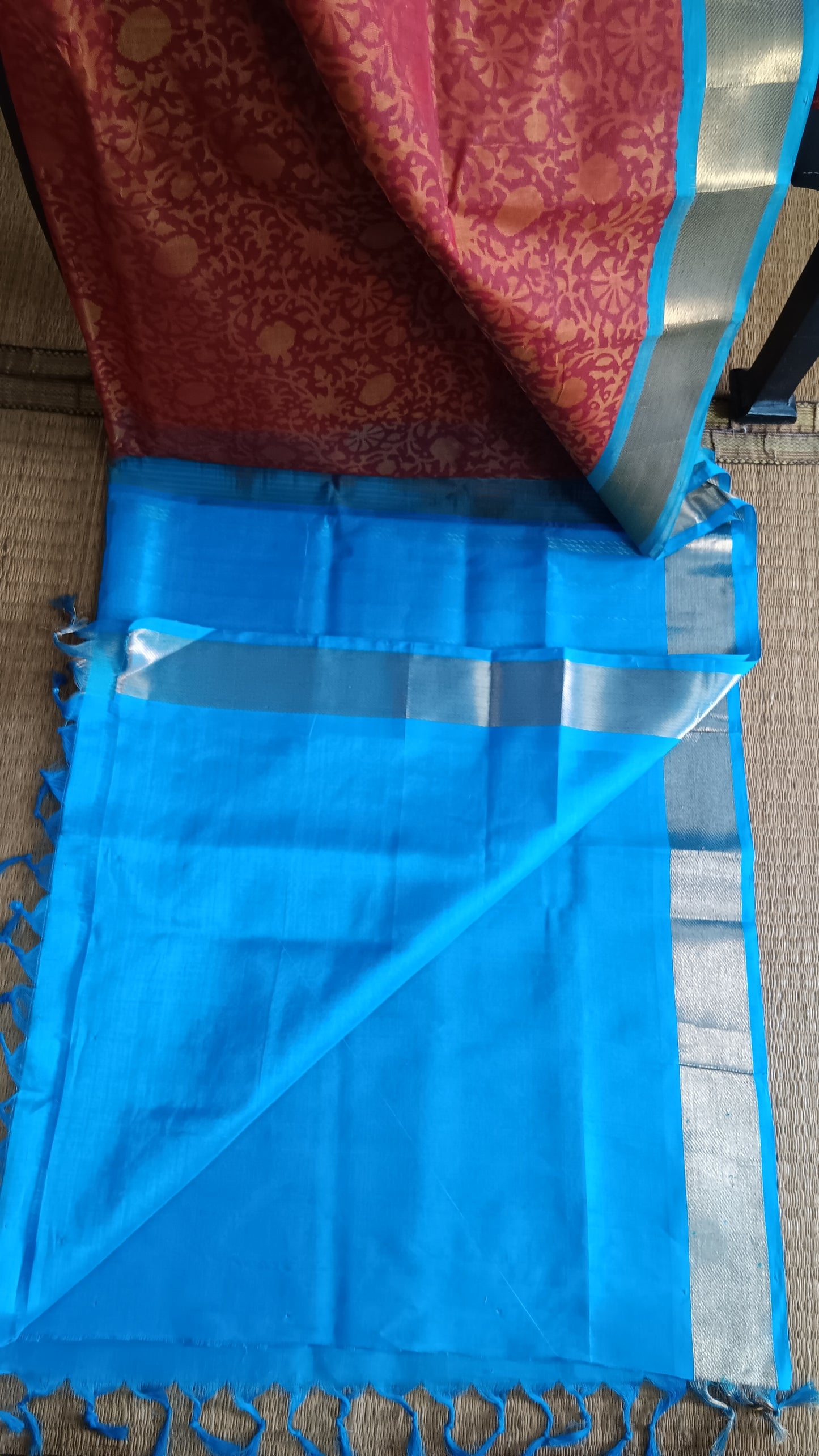 veiw from the top of the plain blue blouse of a hand woven silk cotton saree