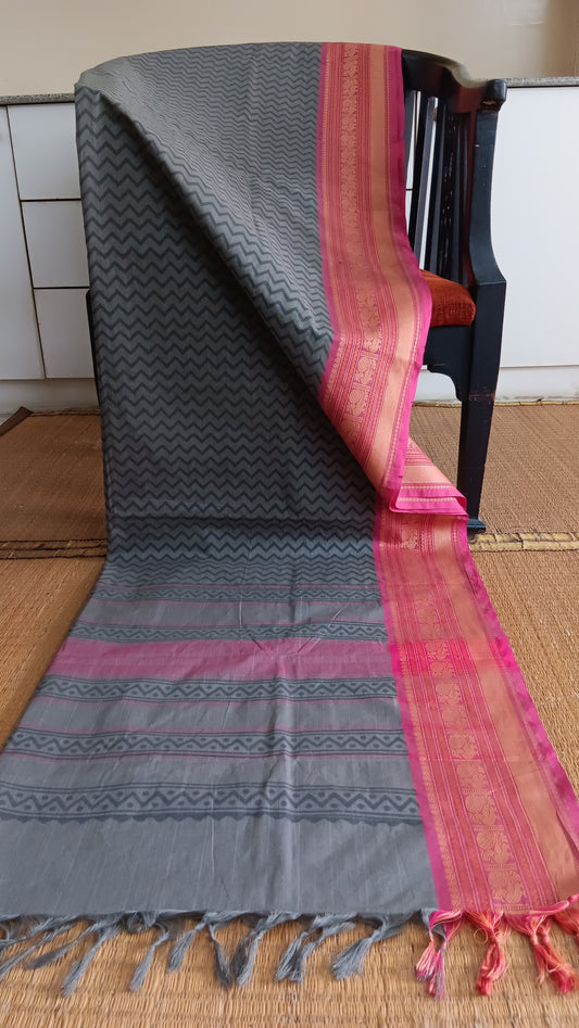 Grey cotton saree pink border (DW-119)