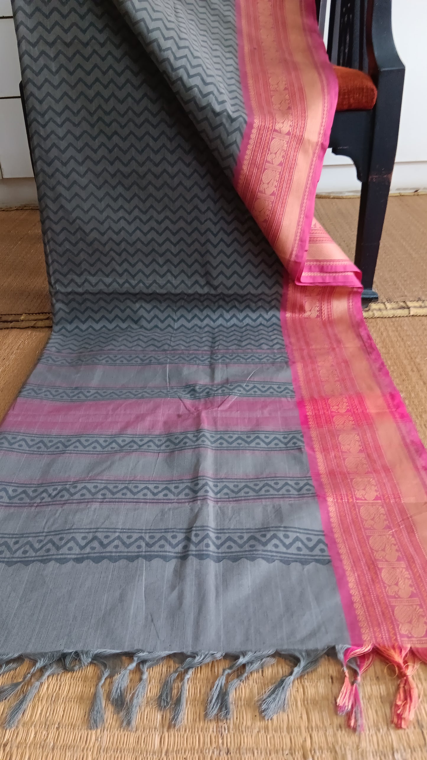 Grey cotton saree pink border (DW-119)