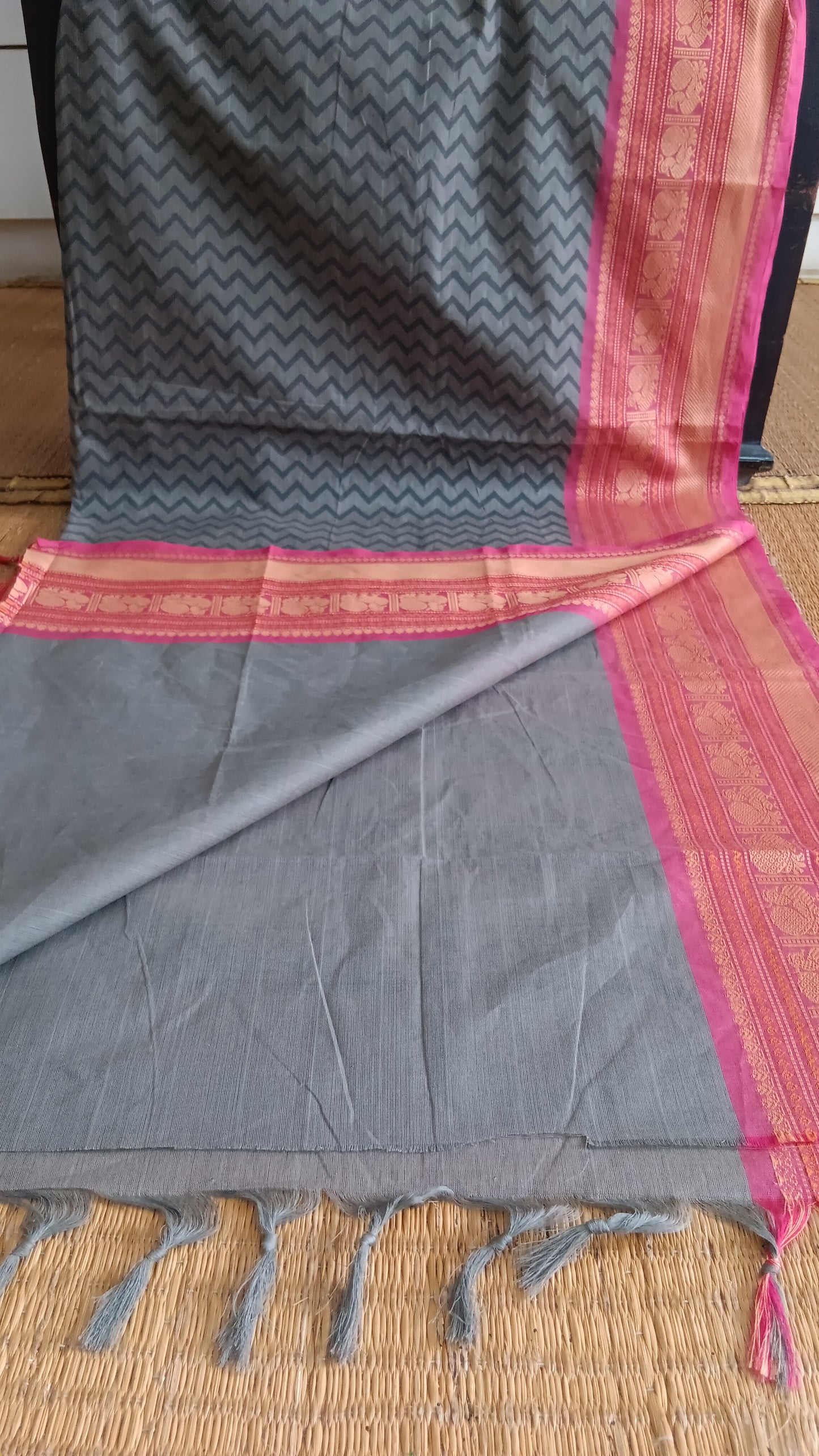 Grey cotton saree pink border (DW-119)