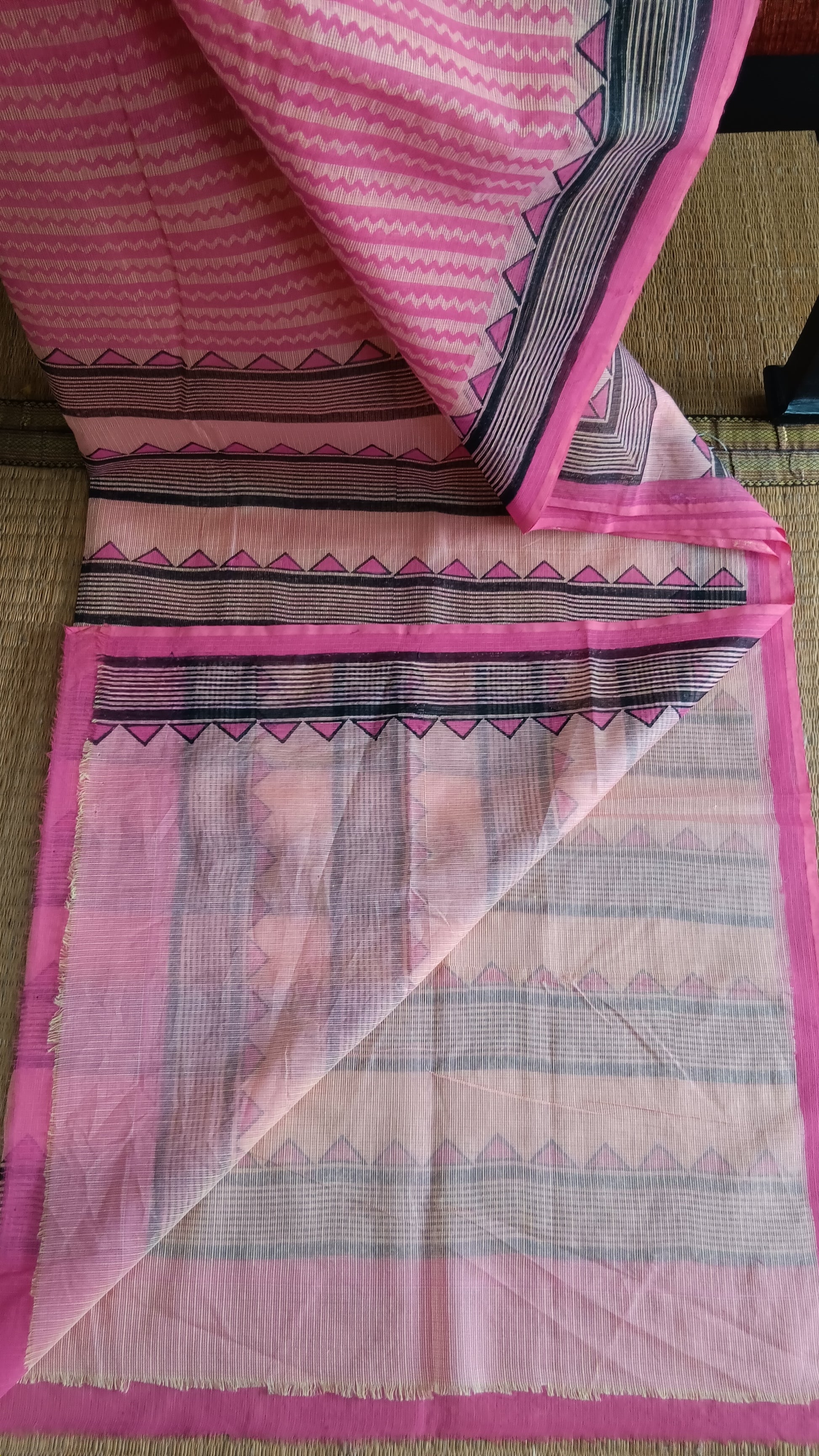 View from the top of the plain blouse of a daily use kota cotton saree