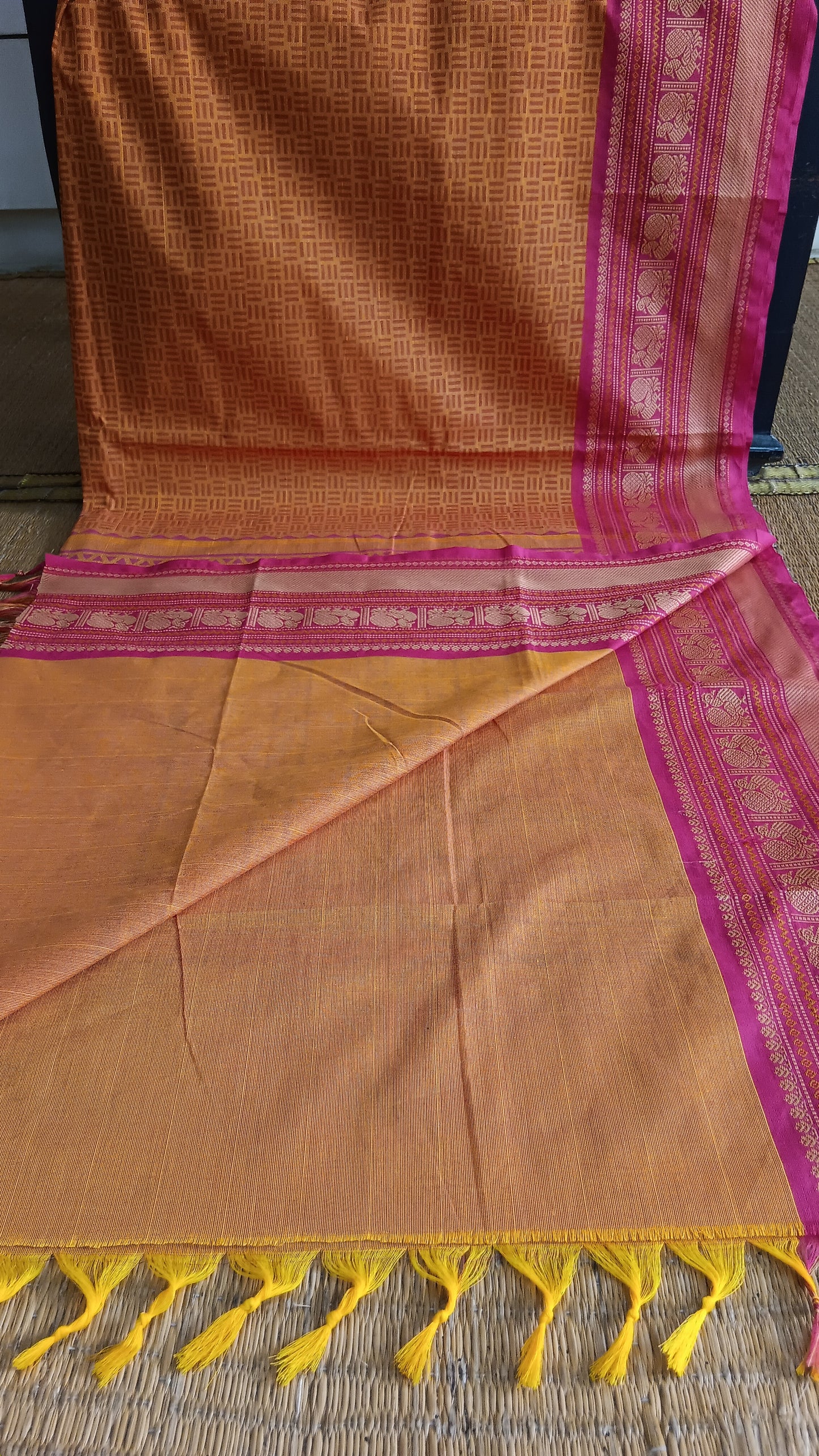 Pink thread border cotton saree (DW-121)