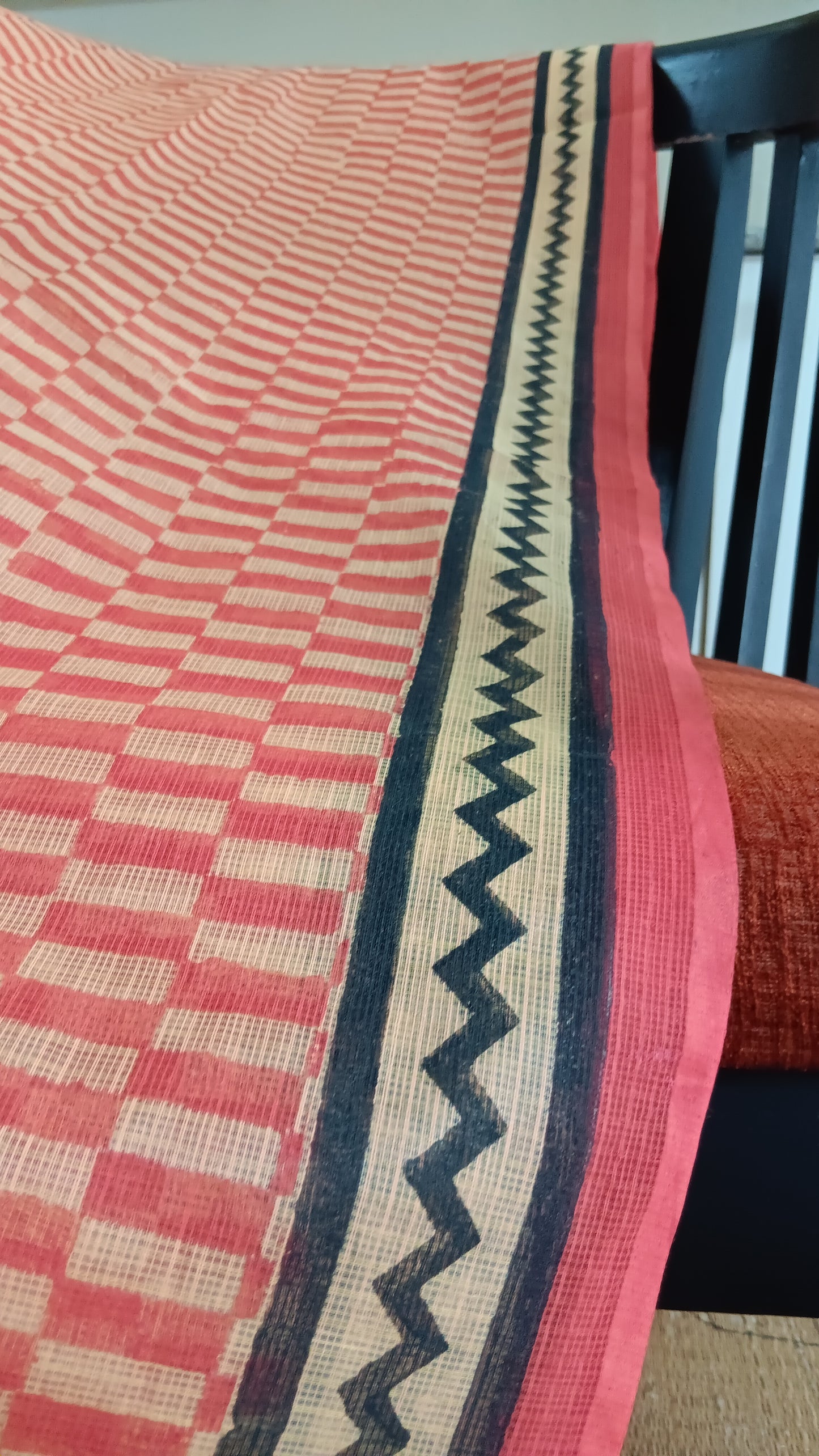 CLose up view of the border of a light weight daily wear kota cotton saree