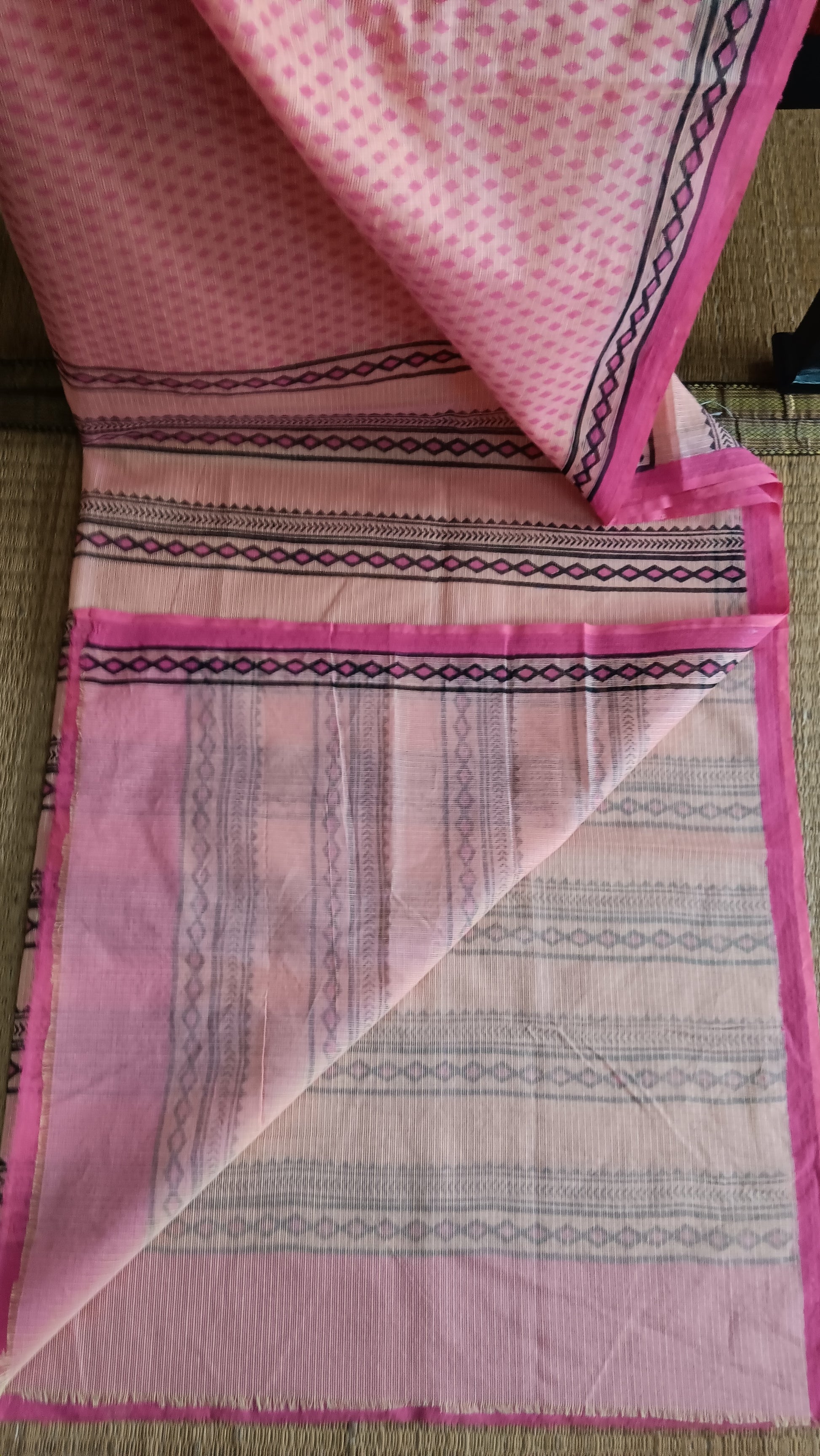 View from the top of the plain blouse of a light weight daily wear kota cotton saree